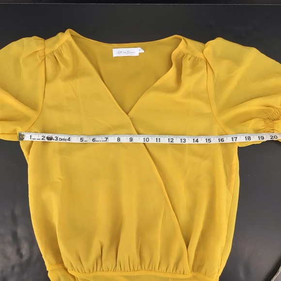 All In Favor Mellow Yellow Smocked Puff Sleeve Surplice Button Bodysuit Sz Small - Picture 7 of 15